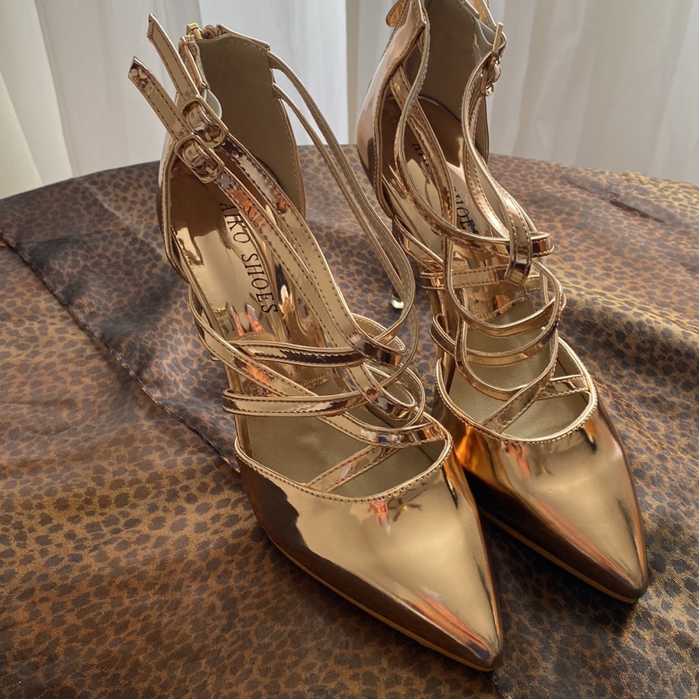 👠 Aiko High heels. Metallic Rose gold. Size 36(5.5)US